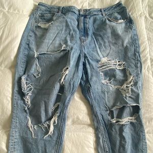 American Eagle Ripped Mom Jean